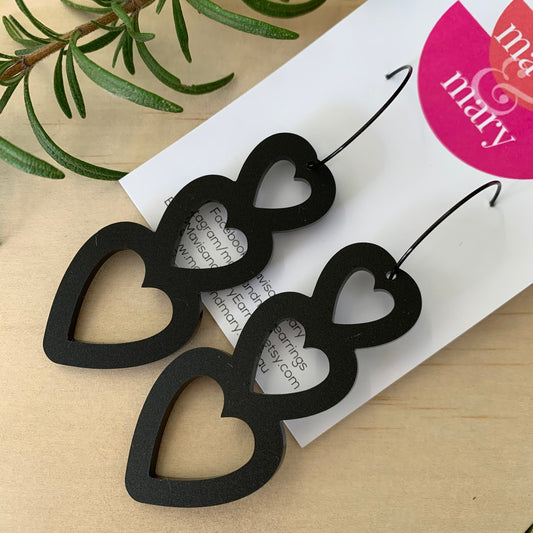 Trio of hearts: black
