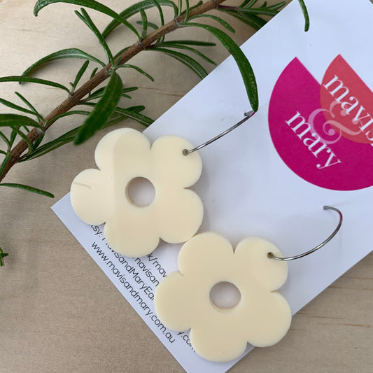 Daisies: cream hoops