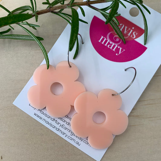 Daisies: peach hoops